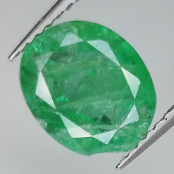 2.60ct Emeraude coupe ovale 9.6x8.0mm