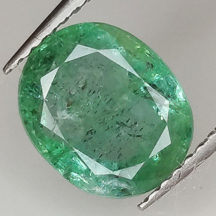 2.63ct Esmeralda talla oval 9.5x7.8mm