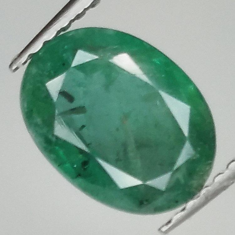 2.33ct Esmeralda talla oval 9.6x7.2mm