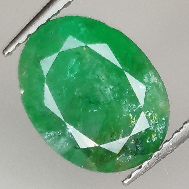 2.84ct Emerald oval cut 10.2x8.0mm