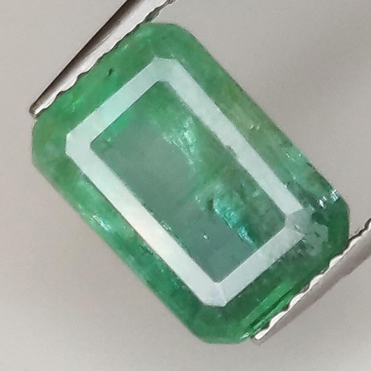 2.33ct Émeraude coupe émeraude 9.4x6.4mm