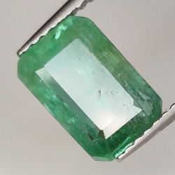 2.33ct Émeraude coupe émeraude 9.4x6.4mm