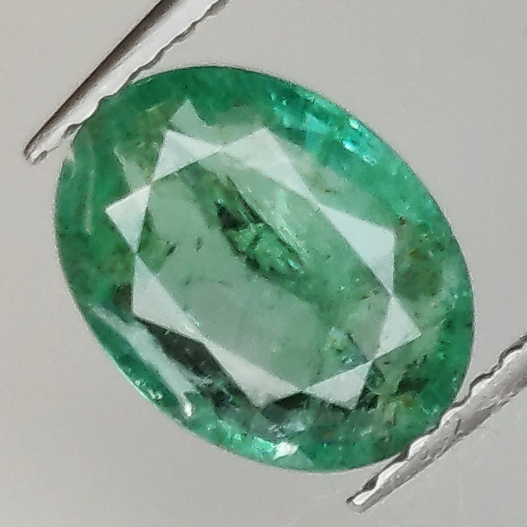 1.39ct Esmeralda talla oval 9.1x7.0mm