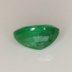 0.85ct Esmeralda talla oval 7.1x5.0mm