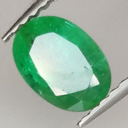 0.85ct Esmeralda talla oval 7.1x5.0mm