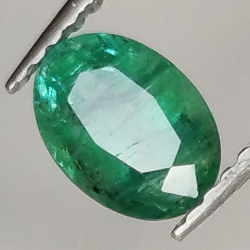 0.98ct Esmeralda talla oval 7.1x5.1mm