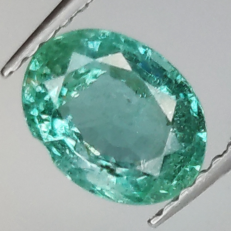 1.08ct Esmeralda talla oval 7.7x5.9mm