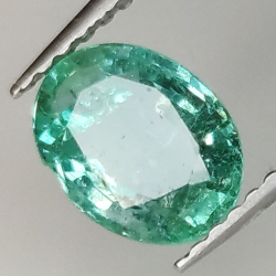 1.08ct Esmeralda talla oval 7.7x5.9mm