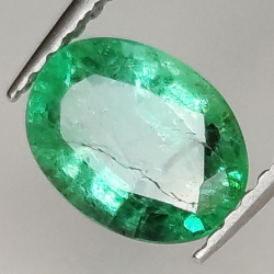 1.18ct Esmeralda talla oval 7.8x6.0mm