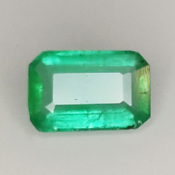 0.64ct Émeraude coupe émeraude 6.9x4.6mm