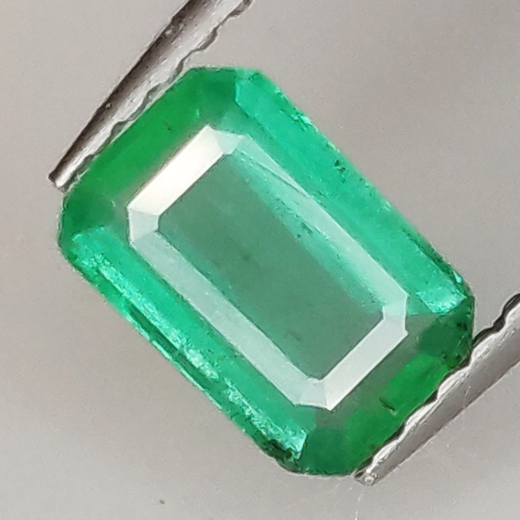 0.64ct Emerald emerald cut 6.9x4.6mm