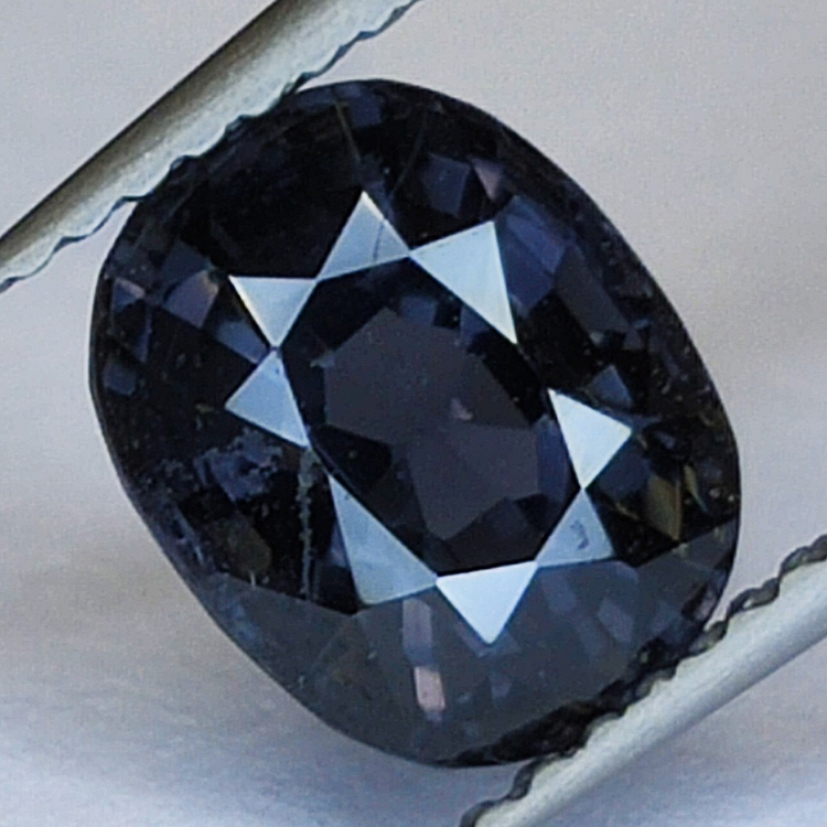 2,41ct Blauer Spinell Kissenschliff 8x6mm