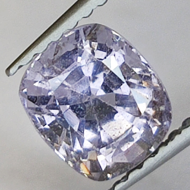 1.48ct Espinela Violeta talla cojín 6x6mm