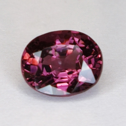 1.52ct Espinela Rosa talla oval 8x6mm