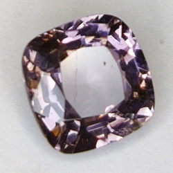 1.54ct Spinello Viola taglio cuscino 7x7mm