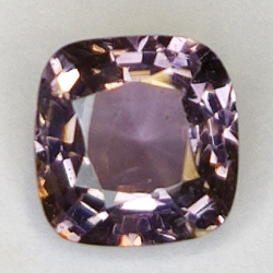 1.54ct Spinello Viola taglio cuscino 7x7mm