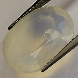 5.95ct Weißer Opal ovalschliff 15.0x12.9mm