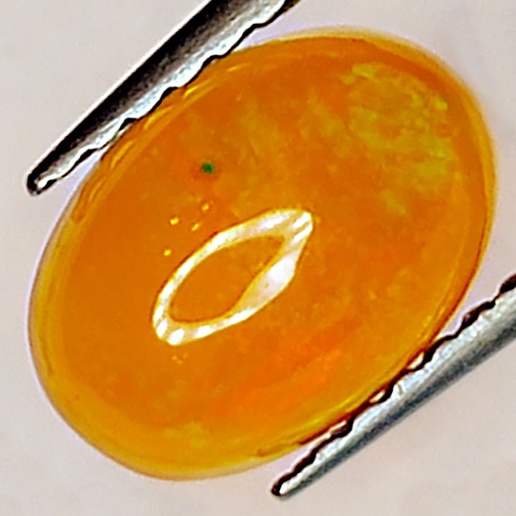 0,91ct Opale Noble d'Ethiopie cabochon ovale 8.8x6.0mm