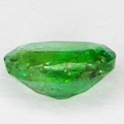 0.56ct Esmeralda talla oval 6.4x4.5mm