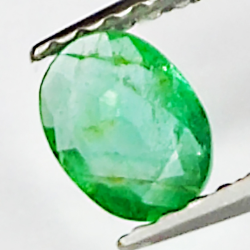 0.35ct Esmeralda talla oval 5.9x4.1mm