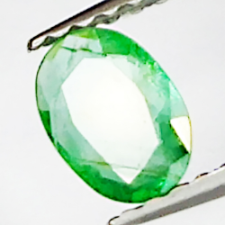 0.35ct Émeraude coupe ovale 5.9x4.1mm