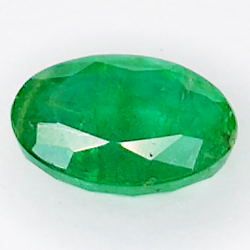 0.86ct Esmeralda talla oval 7.3x5.5mm