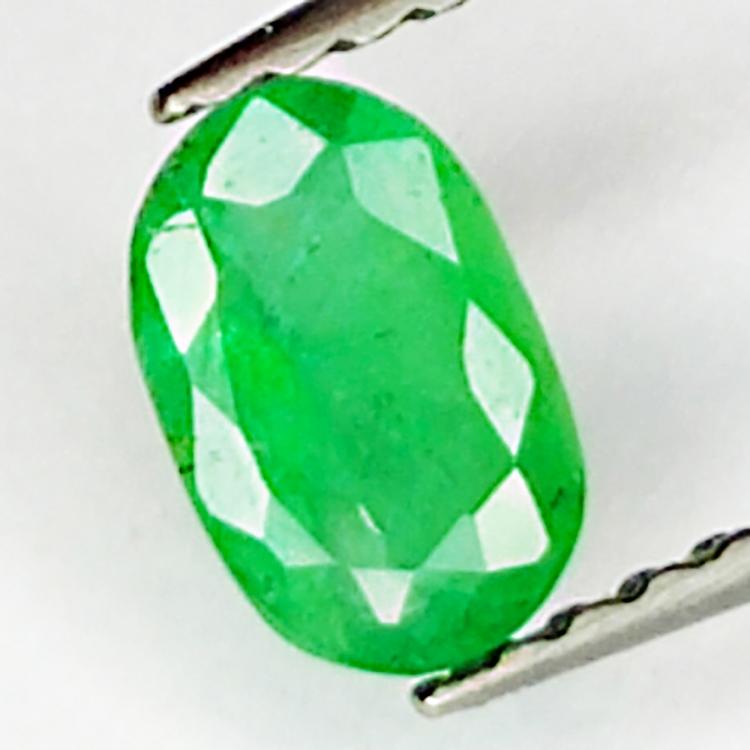 0.45ct Esmeralda talla oval 6.0x3.9mm