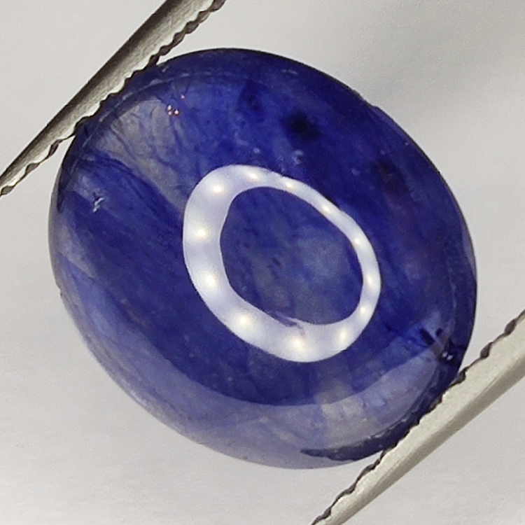 4.70ct Blauer Saphir cabochon oval 11.0x9.5mm