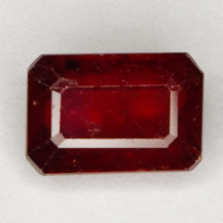 2.55ct Rubin smaragdschliff 8.5x5.7mm