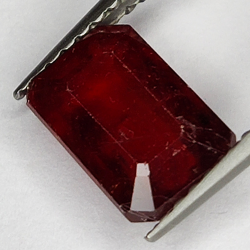 2.55ct Rubin smaragdschliff 8.5x5.7mm