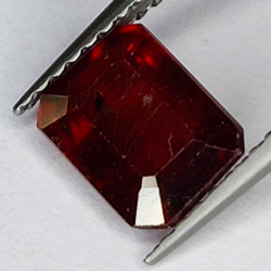 2.05ct Rubin smaragdschliff 7.8x5.8mm