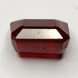 3.70ct Rubin smaragdschliff 8.9x6.7mm