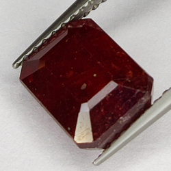 3.70ct Rubin smaragdschliff 8.9x6.7mm