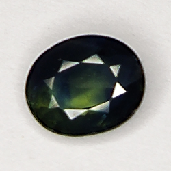 0.75ct Grüner Saphir Ovalschliff 6.2x5.0mm