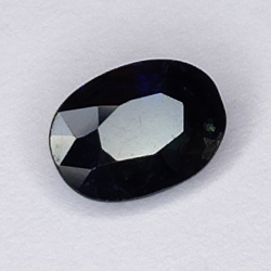 0.81ct Bleu Saphir coupe ovale 6.5x4.7mm