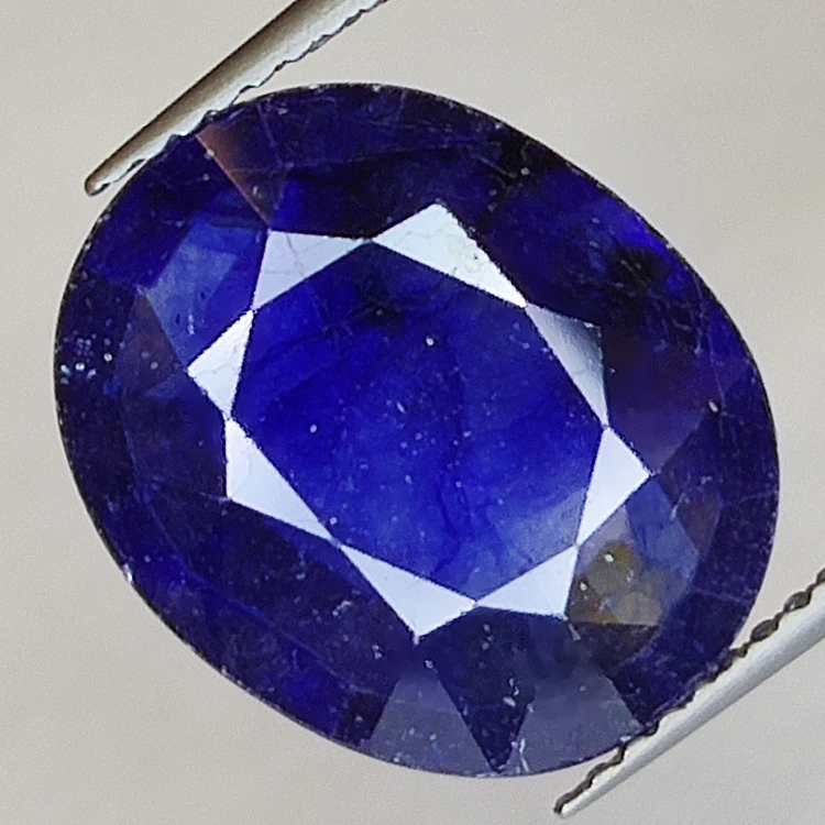 8.74ct Blauer Saphir Ovalschliff 14.8x12.1mm