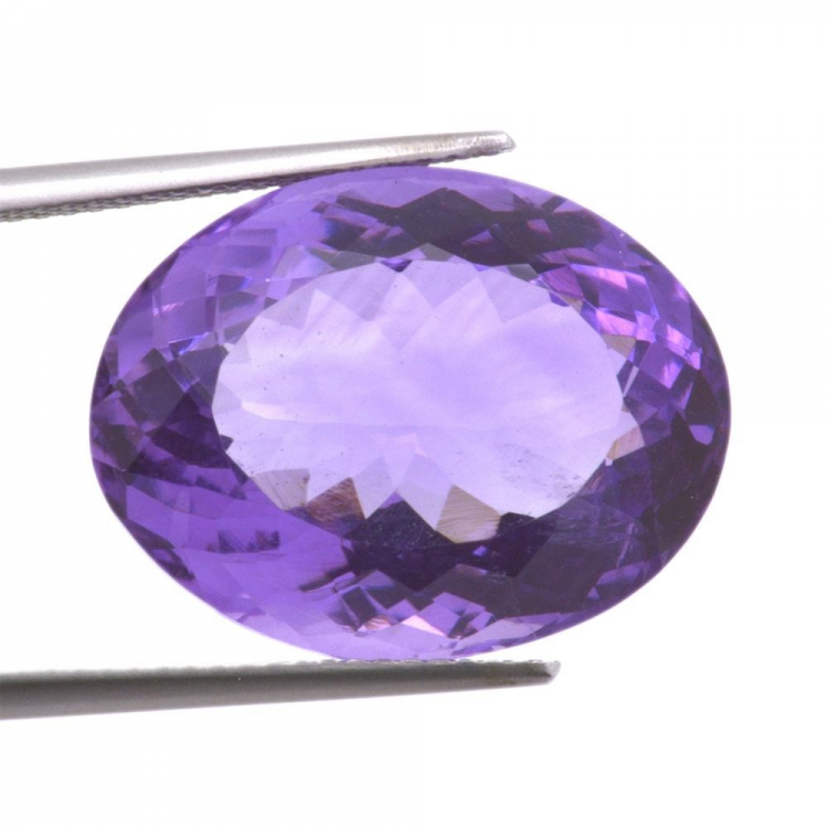 18,55 ct Amethyst im Ovalschliff 29,70 x 15,43 mm