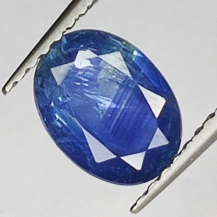 1.30ct Blue Sapphire coupe ovale 7.8x5.9mm