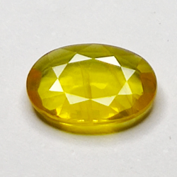 1.22ct Saphir Jaune coupe ovale 8.8x6.3mm