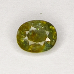 0.64ct Zafiro Verde talla oval 5.8x4.6mm