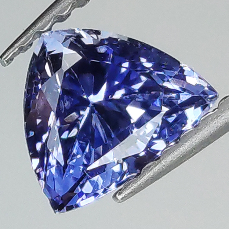 1,23ct Blauer Saphir trilliantschliff 6,9x5,7mm