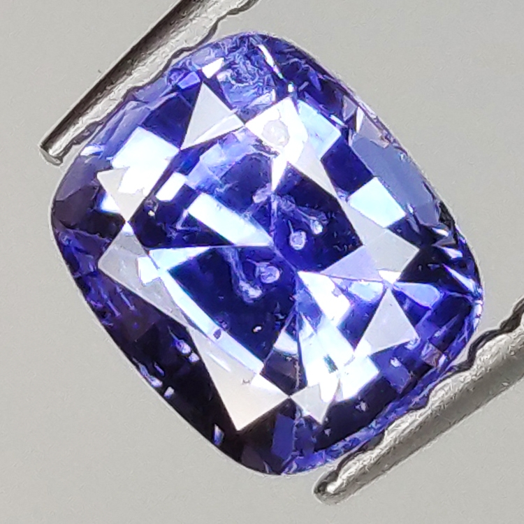 0.98ct Saphir bleu coupe coussin 5.9x4.9mm