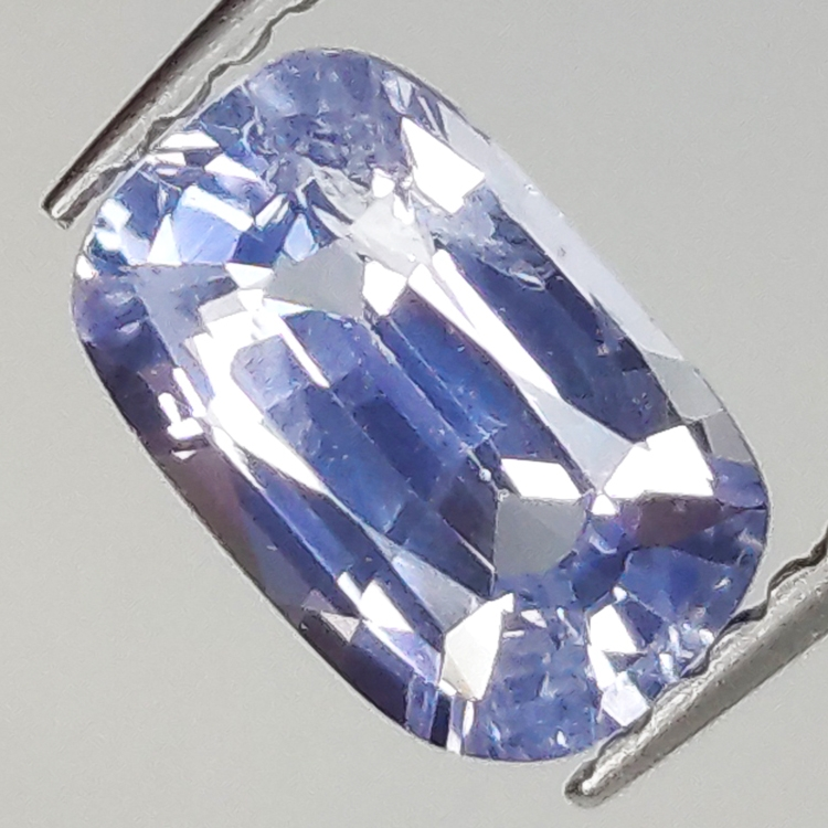 1,31ct Violetter Saphir Kissenschliff 7,9x5,0mm