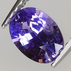 0,85ct Lila Saphir ovalschliff 6,7x4,7mm