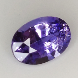 0,85ct Lila Saphir ovalschliff 6,7x4,7mm