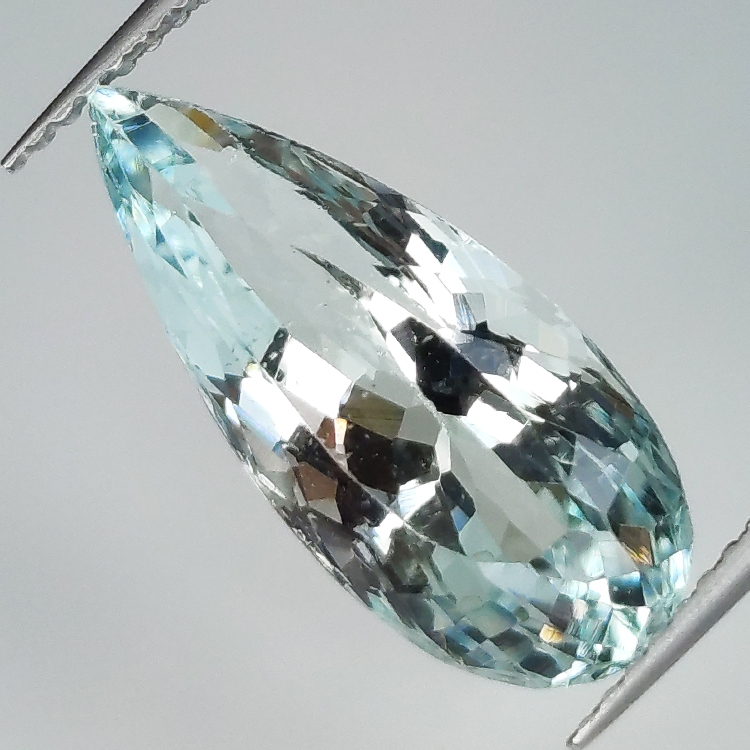 5.88ct Aquamarine pear cut 18.3x7.9mm