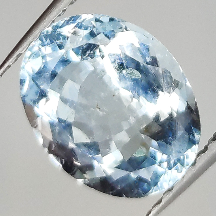 2.24ct Acquamarina taglio ovale 10.1x7.9mm