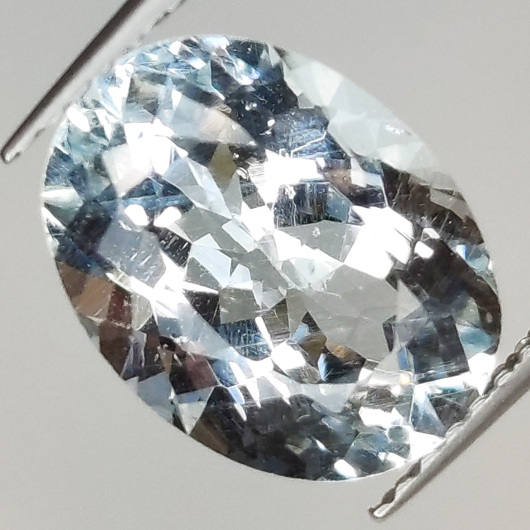 3.58ct Acquamarina taglio ovale 11.8x8.8mm