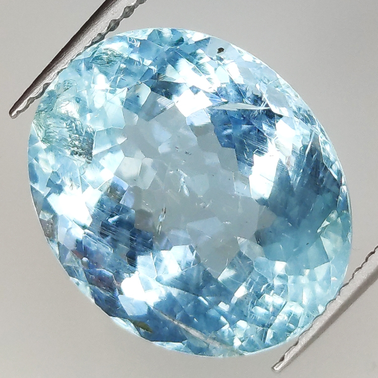 8.67ct Acquamarina taglio ovale 14.8x12.1mm