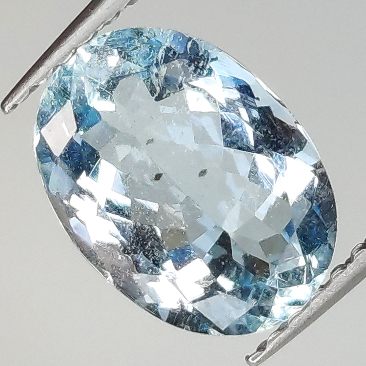 1.81ct Acquamarina taglio ovale 9.8x7.1mm